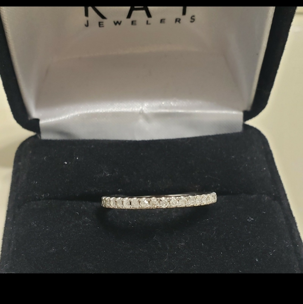 10k gold real diamond anniversary band - Picture 5 of 9